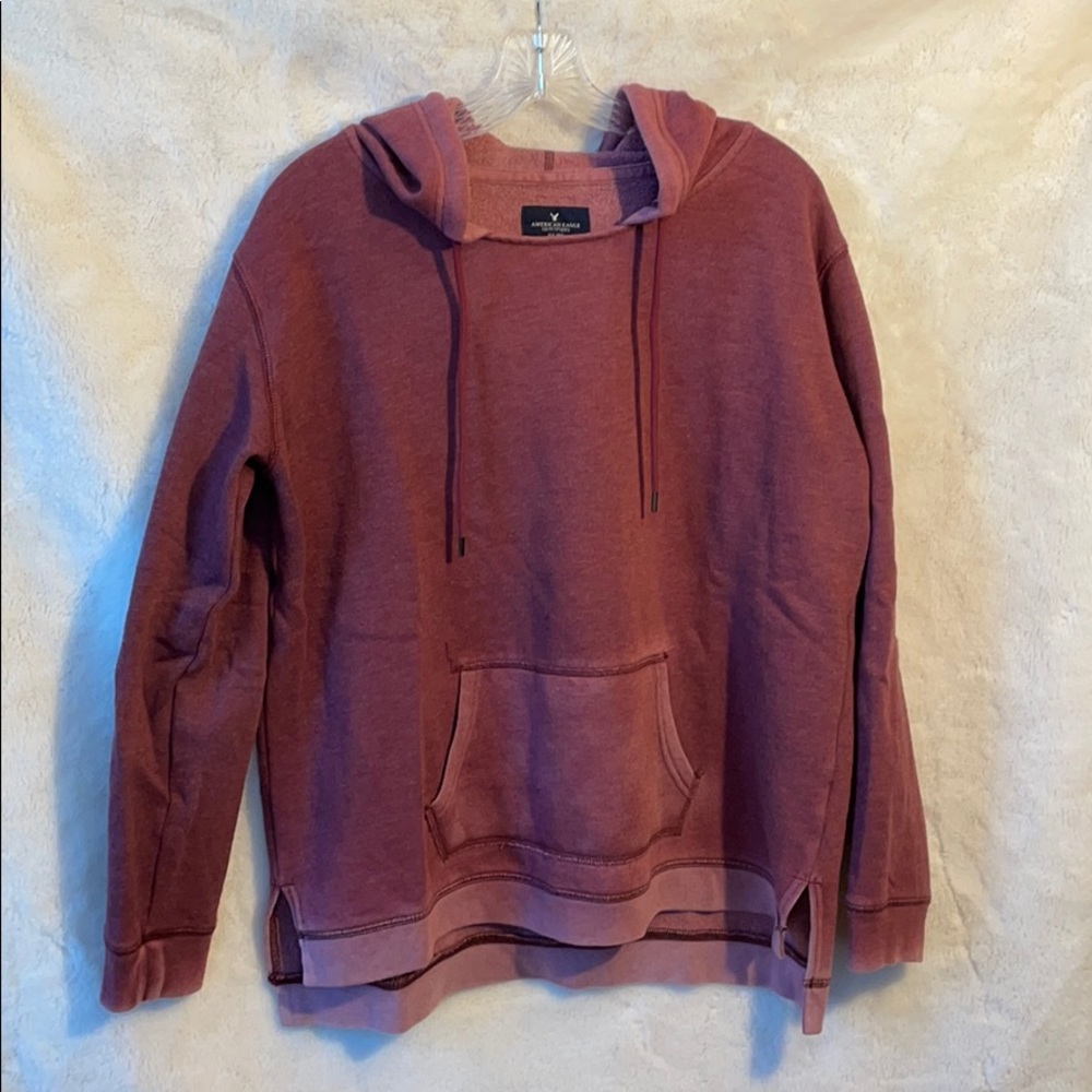 american eagle burgundy sweatshirt